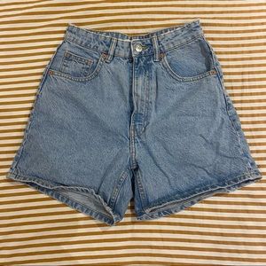 Zara mom got shorts light wash size 4